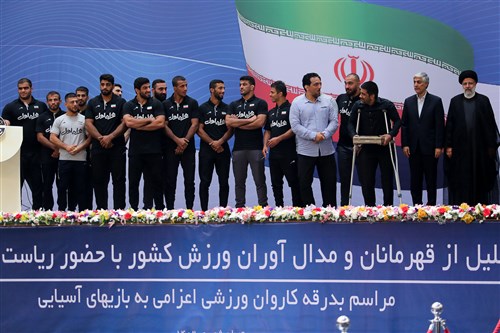 مراسم تجلیل از قهرمانان ورزش ایران در سال های 1400 و 1402 با حضور رئیس جمهور (گزارش تصویری)
